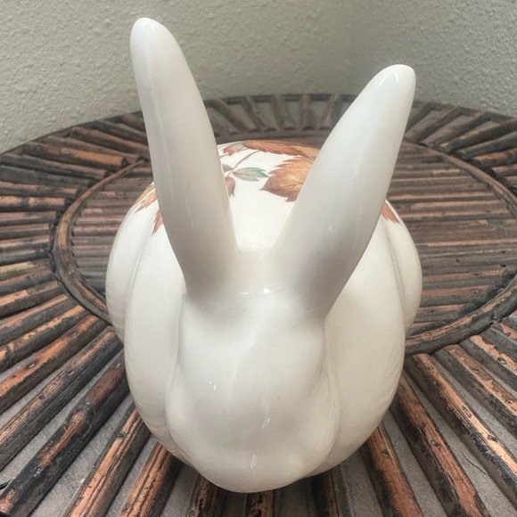 Porcelain Rabbit With Cottontail. - Picture 2 of 5